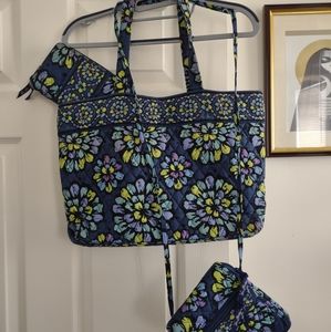 Beautiful 3-piece Vera Bradley set w/ large tote, clutch & crossbody bag.